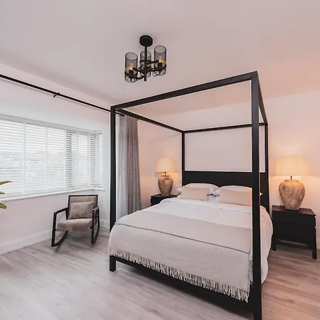 Luxurious 5-bed Property Killarney